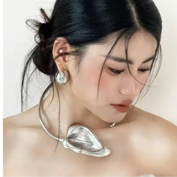 Zara Horseshoe Lotus Silver Bangle Flower Necklace - Picture 8 of 8